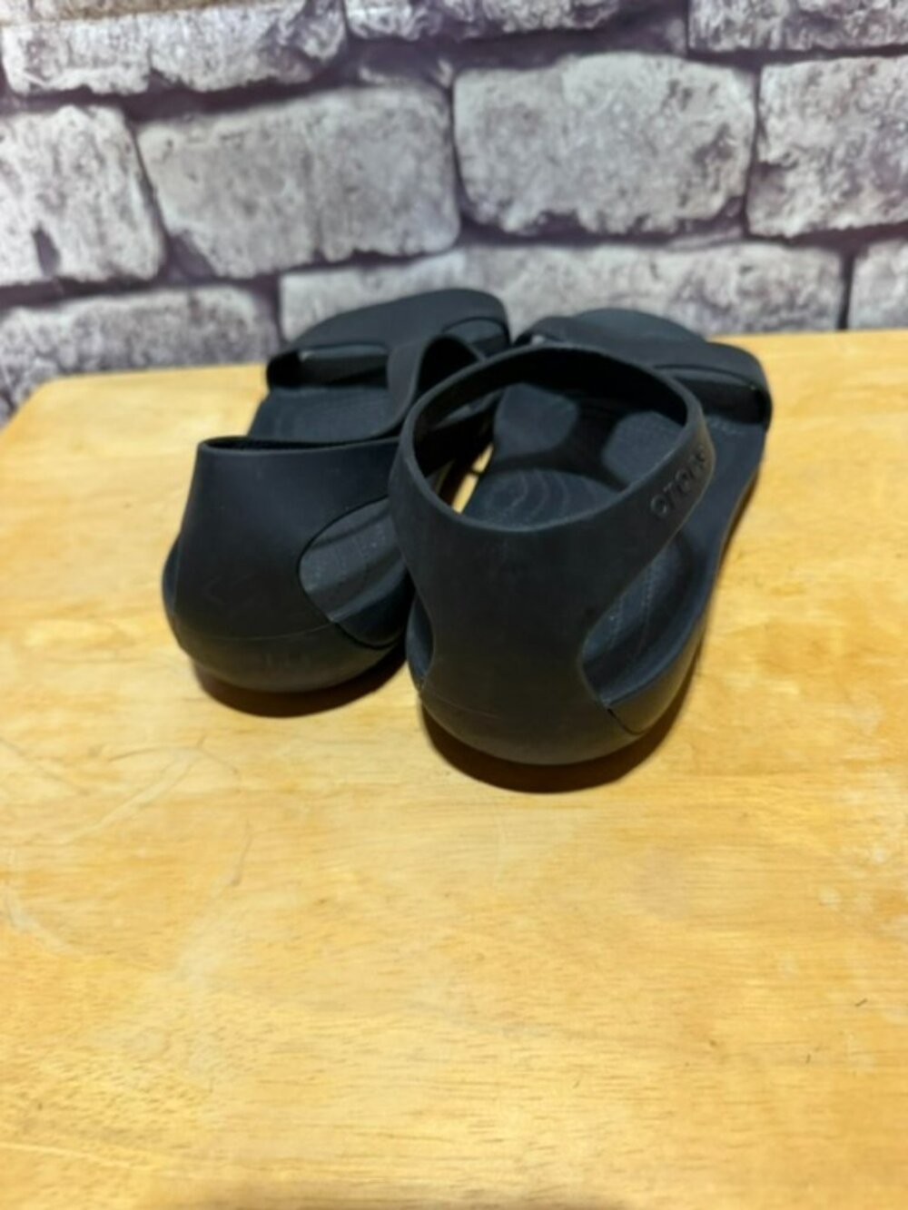 Crocs Black Light Weight Sandals Size 8 - Picture 6 of 7